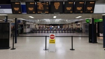 İngiltere'de tren sürücülerinin yeniden greve gitmesi ulaşımı felç etti