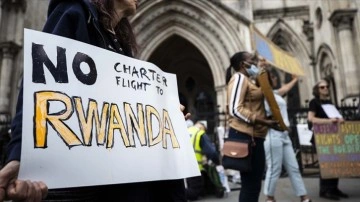 İngiltere'nin göçmenleri Ruanda'ya gönderme planı Yüksek Mahkemeden onay aldı