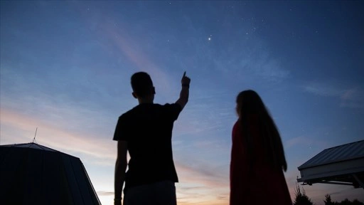 İnsanlar uzun yıllardır gökyüzündeki sıradan nesneleri UFO sanıyor