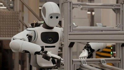 İnsansı robotlar "robot okullarında" ger&ccedil;ek iş hayatına hazırlanıyor