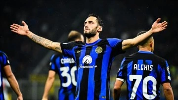 Inter Hakan Çalhanoğlu'nun penaltı golüyle Salzburg karşısında galip geldi