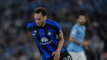 Inter, Hakan Çalhanoğlu'nun sözleşmesini 2027'ye kadar uzattı