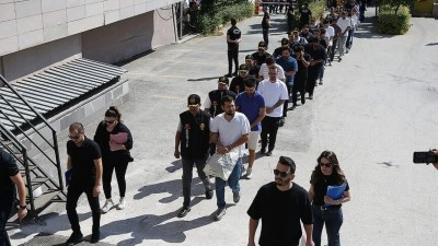 "İnternet altyapısı değişikliği" bahanesiyle 801 kişiyi dolandıran 53 ş&uuml;pheli tutuklandı