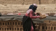 Irak’ın zorlu yaşantısını omuzlayan kadın kerpiç işçileri