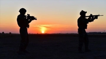 Irak'ın kuzeyindeki barınma alanlarından kaçan 3 terörist teslim oldu