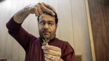 Iraklı Türkmen kuyumcu ustası yaklaşık 30 yıldır "altını hat sanatıyla" buluşturuyor