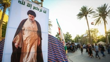 Irak'ta Sadr yanlıları cuma namazını bu hafta da Yeşil Bölge'de kıldı