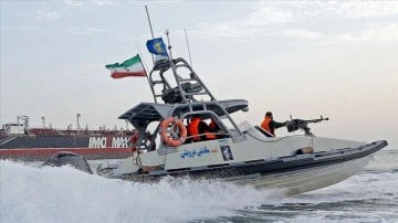 İran, Basra Körfezi'nde kaçak akaryakıt gerekçesiyle 2 tekneye el koydu