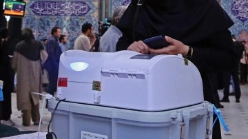 İran, cumhurbaşkanlığı seçim atmosferine girdi