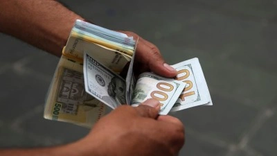 İran'da dolar serbest piyasada tarihinin en y&uuml;ksek seviyesine &ccedil;ıktı