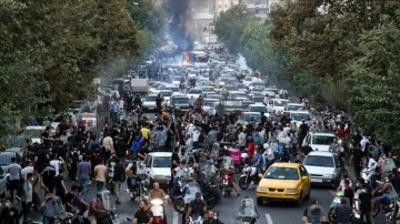 İran devlet televizyonu gösterilerde ölü sayısının 26'ya ulaşmış olabileceğini duyurdu