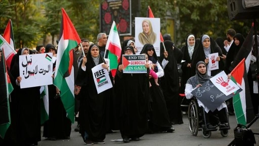İran'ın başkenti Tahran'da sağlık çalışanları İsrail'in Gazze'deki soykırımını p