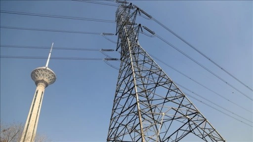 İran’ın başkenti Tahran’da tasarruf kararına uymayan 160 kurumun elektriği kesildi