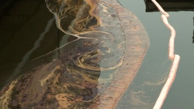 İran&rsquo;ın g&uuml;ney sahillerinde, ABD - İsrail saldırıları kaynaklı, petrol kirliliği endişesi