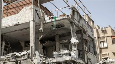 İran'ın İsrail'e misillemesinde f&uuml;ze par&ccedil;aları Tel Aviv ve &ccedil;evresine isabet etti