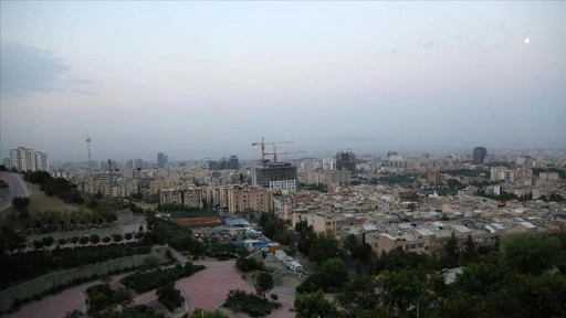 İran, İsrail'in saldırılarına karşılık balistik füze saldırıları başlattı