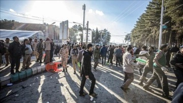 İran resmi haber ajansı IRNA, Kirman'daki patlamanın intihar saldırısı olduğunu bildirdi