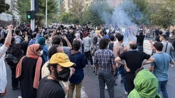 İran'da akaryakıt zammı protestolarının 3. yılı dolayısıyla düzenlenen eylemler devam ediyor