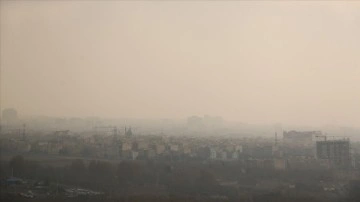 İran’da hava kirliliği nedeniyle salı gününe kadar eğitime uzaktan devam edilecek