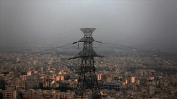 İran'da sıcaklar nedeniyle artan elektrik tüketimi "şebekeleri tehdit" ediyor uyarısı