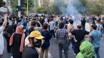 İran'daki protestolarda polis ve göstericilere ateş açıldı: 4 kişi öldü