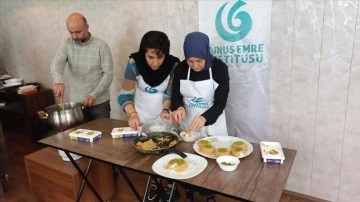 İranlı kadınlar YEE'nin açtığı atölyede Türk yemeklerini öğreniyor