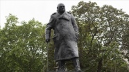 Irkçılık karşıtı yeni gösteriler öncesi Churchill&#039;in heykeli korumaya alındı