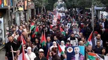 İşgal altındaki Batı Şeria'da İsrail'in Gazze Şeridi'ne yönelik saldırıları protesto