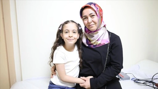 İşitme engelli anne ve kızı, biyonik kulakla birbirini daha rahat duydu