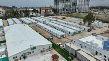 İskenderun'daki sosyal donatılı yaşam alanında depremzedelerin ihtiyaçları karşılanıyor