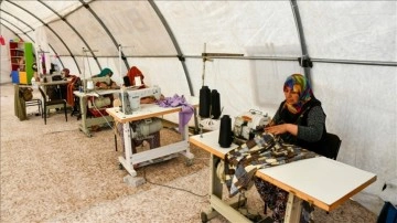 İslahiyeli kadınlar, dikiş atölyesinde üretim yaparak deprem travmasından uzaklaşıyor