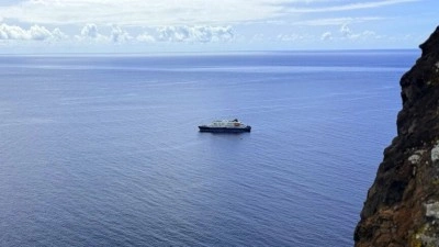 İspanya, hantavir&uuml;s vakalı gemideki yolcuları karantina altında tahliye edecek
