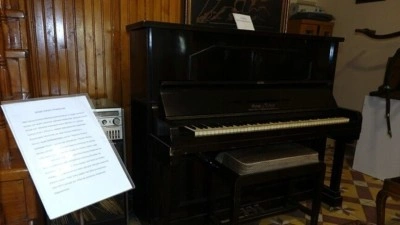 İspanya kralı i&ccedil;in &uuml;retildiği belirtilen piyano, Balıkesir'deki m&uuml;zenin g&ouml;zde eseri oldu