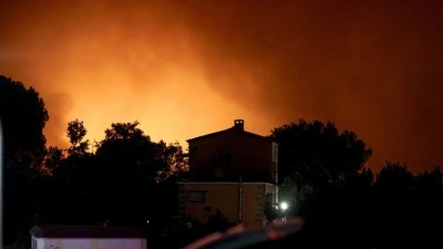 İspanya'nın Madrid ve Avila kentlerinde orman yangınları sebebiyle yaklaşık 60 bin kişiye tahliye