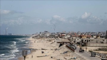 İspanya ve ABD'li kuruluşlarının yardımlarını taşıyan gemi, Gazze açıklarında tahliye ediliyor