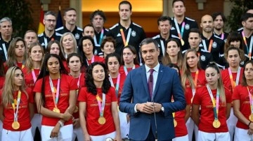 İspanya'da kadın milli futbolculara üstün liyakat nişanı verilecek