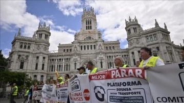 İspanya'da köylüler, kırsal yaşamın ve ekonominin korunması için Madrid'e yürüdü