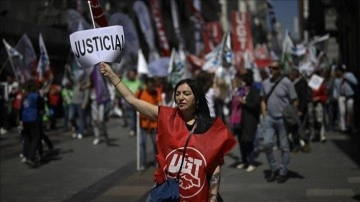 İspanya'da maaş artışı talebiyle grevde olan adliye memurları gösteri düzenledi