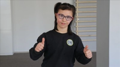 Isparta'da Down sendromlu Elif atletizmde &ccedil;ifte başarı elde etti