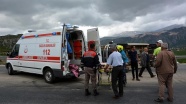 Isparta'da kamyon ile minibüs çarpıştı: 1 ölü, 22 yaralı