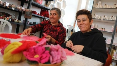 Isparta'da kooperatif &ccedil;atısı altında buluşan kadınlar ke&ccedil;eden &uuml;r&uuml;n yapıp satıyor