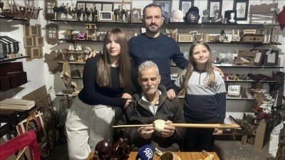 Isparta'da &uuml;&ccedil; kuşaktır atık ahşap sanata d&ouml;n&uuml;ş&uuml;yor