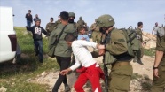 İsrail askerleri Batı Şeria&#039;da 5 Filistinli çocuğu gözaltına aldı