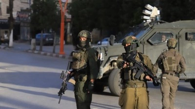 İsrail askerleri Batı Şeria'da 5 Filistinliyi g&ouml;zaltına aldı