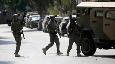 İsrail askerleri Batı Şeria'da kuşattığı beldede 40'tan fazla Filistinliyi g&ouml;zaltına aldı