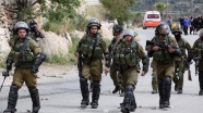 İsrail askerleri Kudüs'te 2 Filistinliyi gözaltına aldı