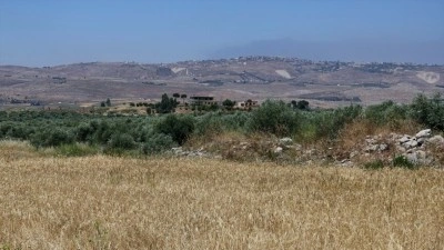 İsrail askerleri, L&uuml;bnan'da işgal altındaki b&ouml;lgelerde &ccedil;ift&ccedil;ileri ateş a&ccedil;arak hasattan mahrum b