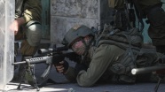 İsrail askerleri taş attığı iddiasıyla Batı Şeria’da Filistinli bir çocuğa ateş etti