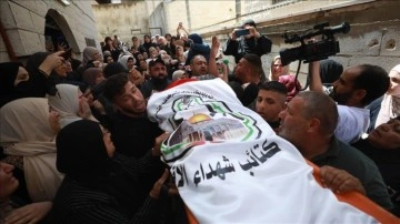 İsrail askerlerinin öldürdüğü 3 Filistinli son yolculuğuna uğurlandı