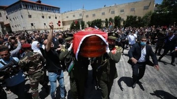 İsrail askerlerinin öldürdüğü Aljazeera muhabiri için Ramallah'ta resmi tören düzenlendi